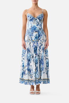 ROBE LONGUE À NŒUD DEVANT THE PORCELAIN PARLOUR