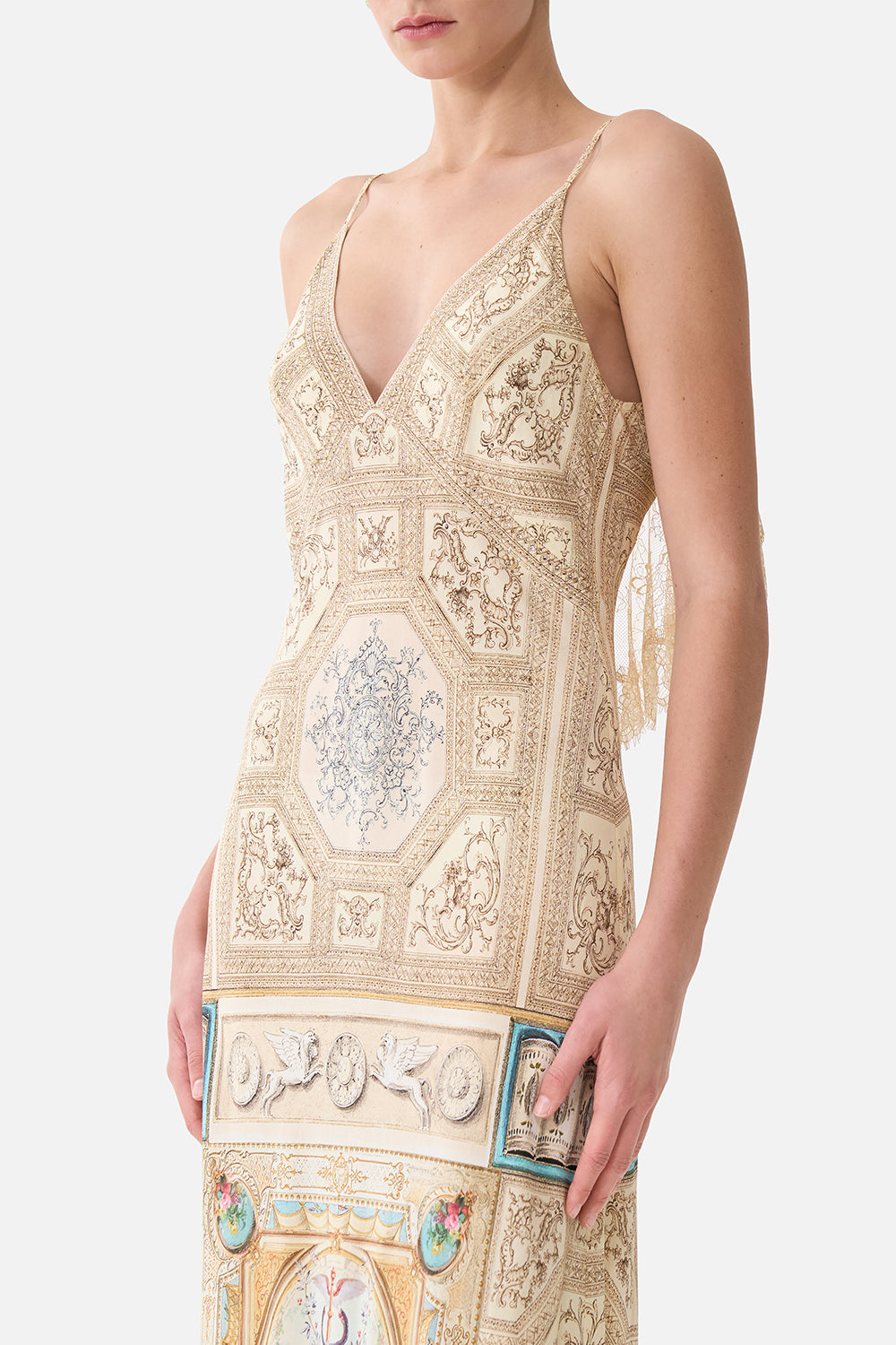 ROBE LONGUE EN BIAIS À COL V ET VOLANTS DOS AIMÉ PAR LES FEMMES CHIC