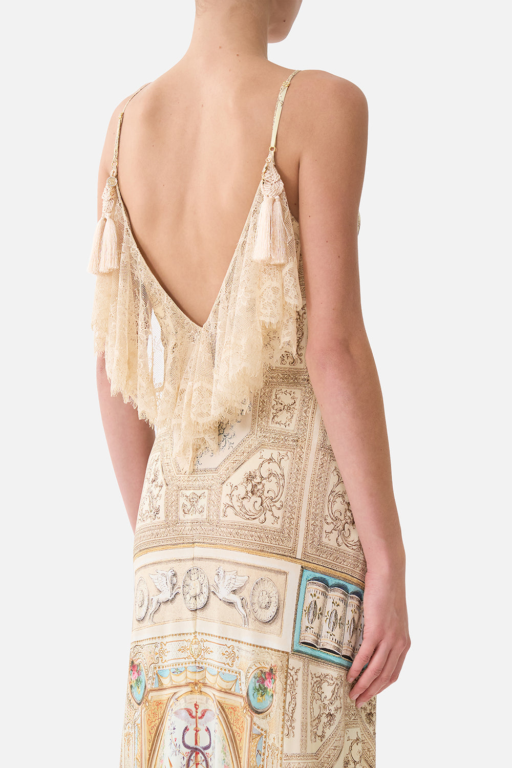 ROBE LONGUE EN BIAIS À COL V ET VOLANTS DOS AIMÉ PAR LES FEMMES CHIC