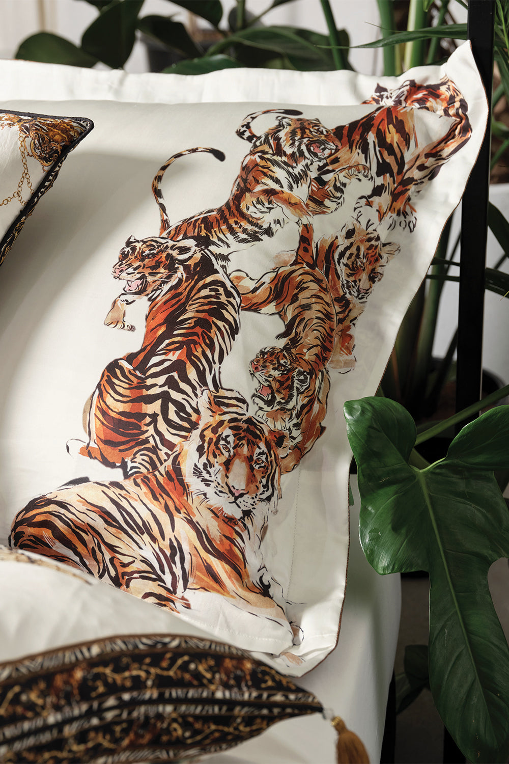 EUROPEAN PILLOWCASE TIGER TRAP