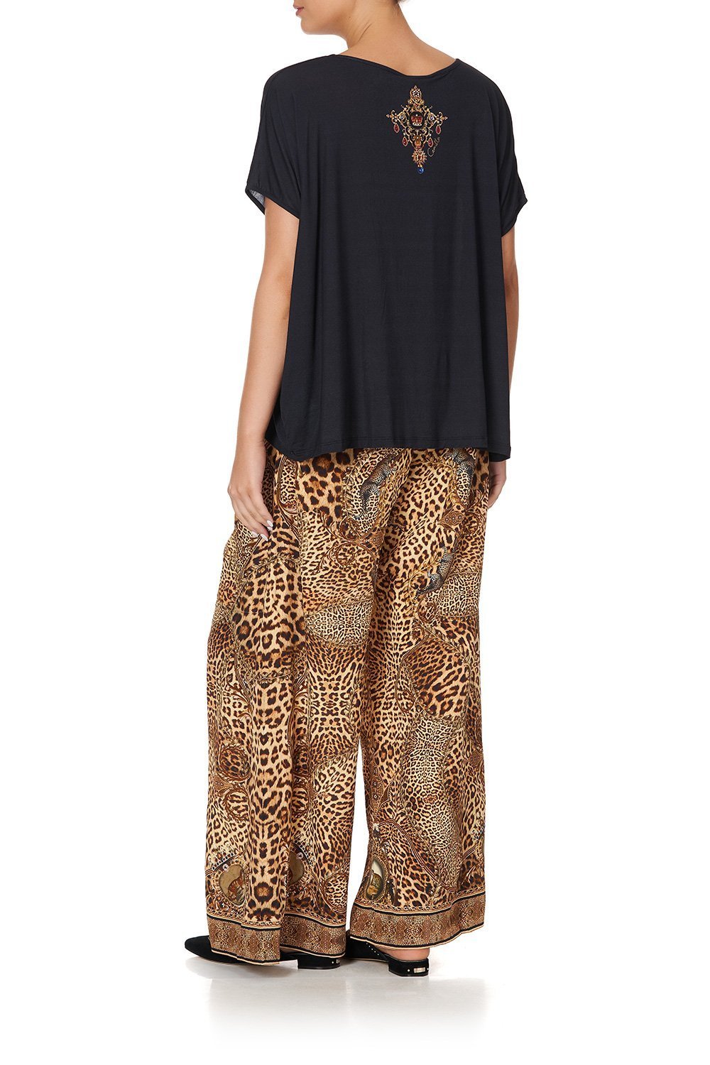 LOOSE FIT ROUND NECK TEE DINING HALL DARLING