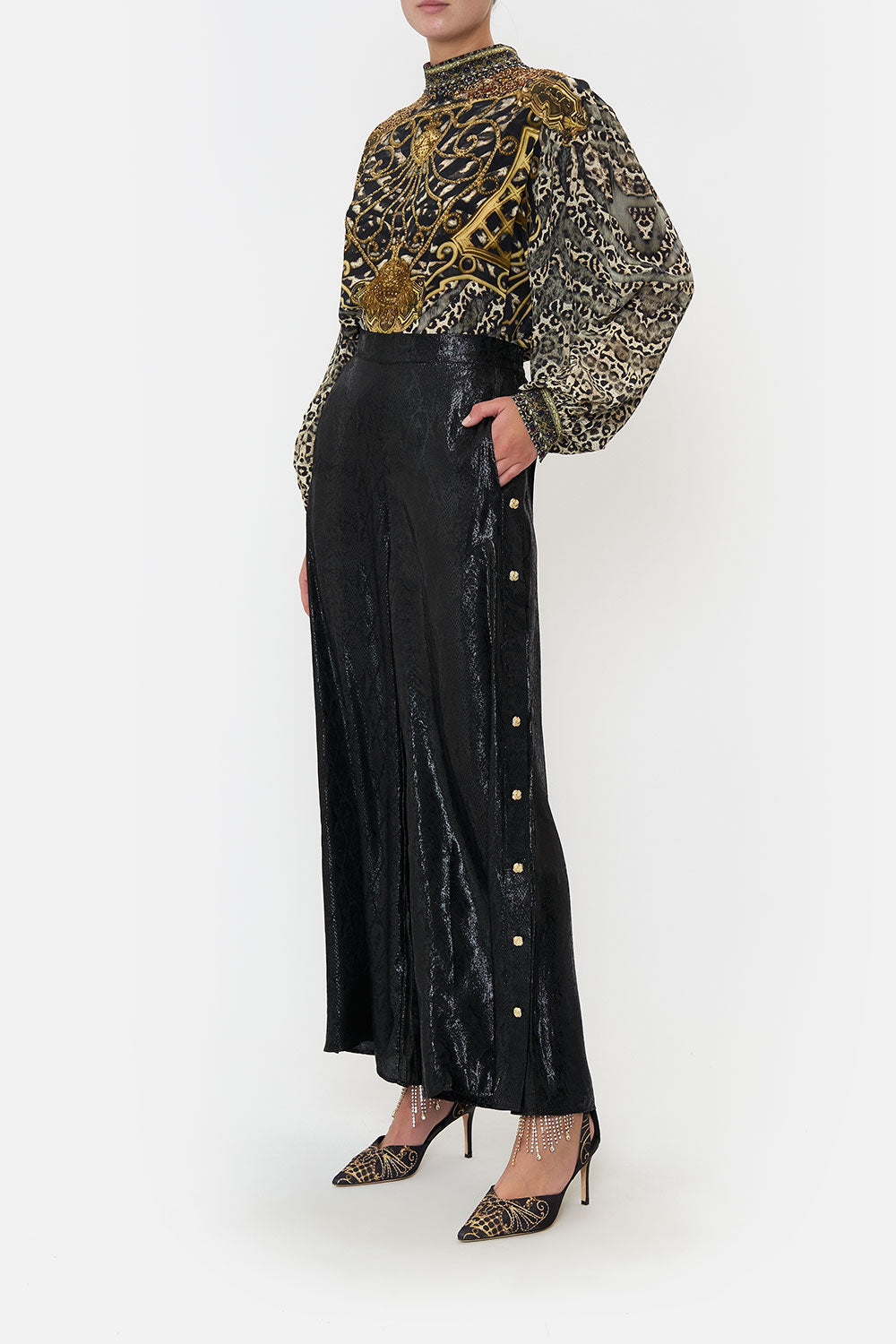 TUCKED SHOULDER TOP ARMADA