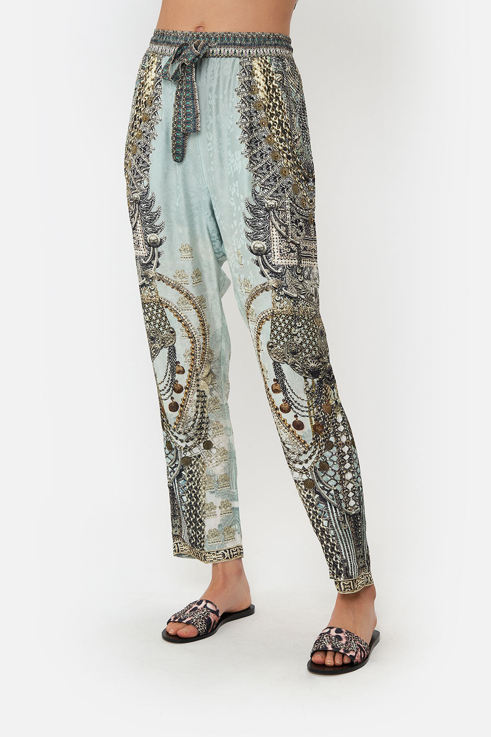 DROP CROTCH SLIM LEG PANT FREE ESPIRITU