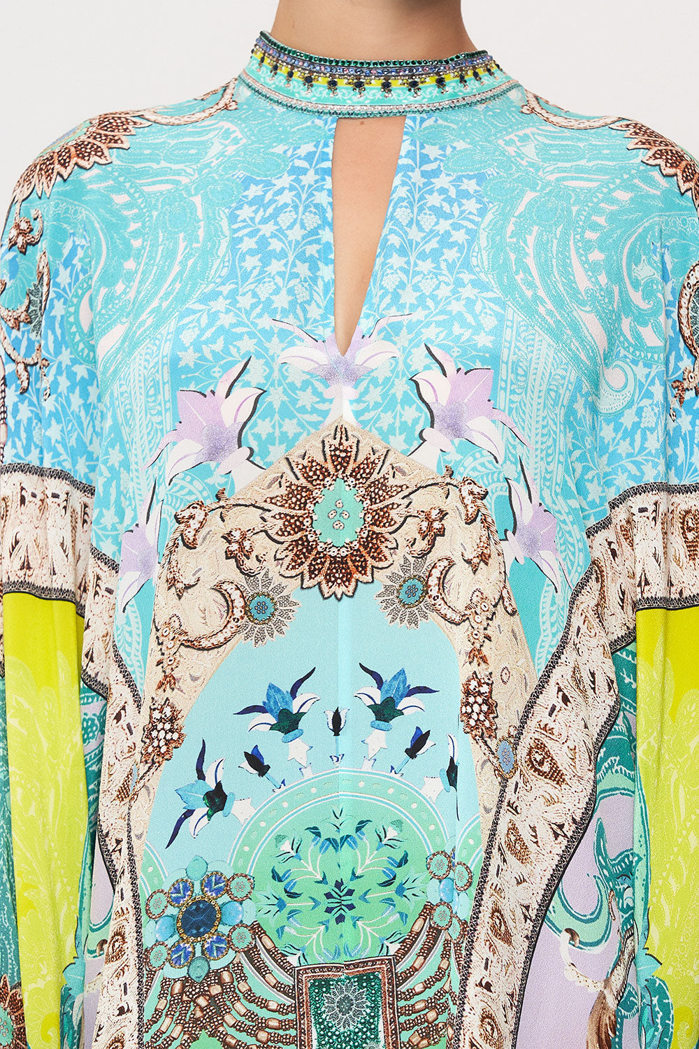 SHORT KAFTAN WITH HIGH NECK TURN BACK TIME