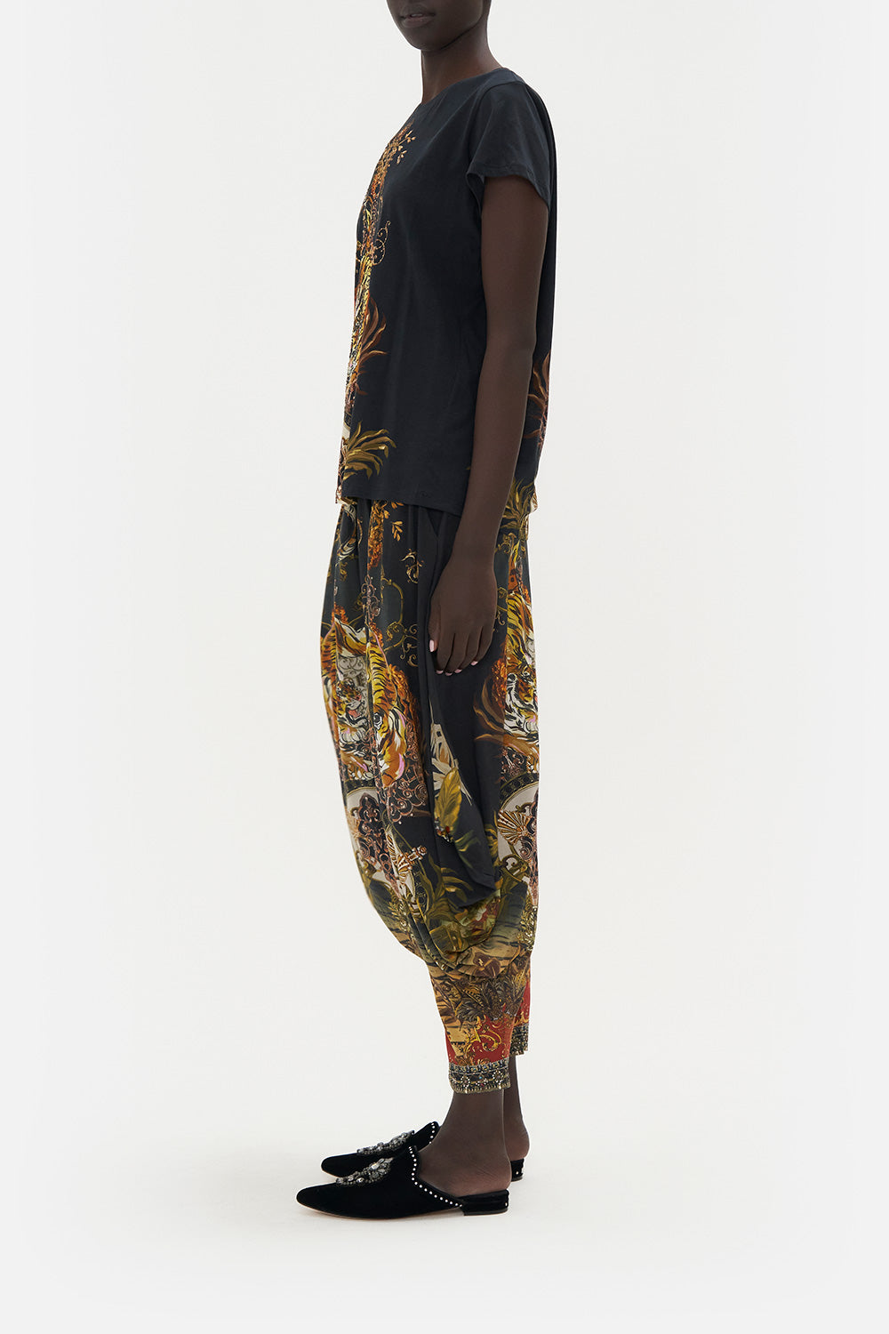 SLIM FIT ROUND NECK T-SHIRT THE QUEENS KING