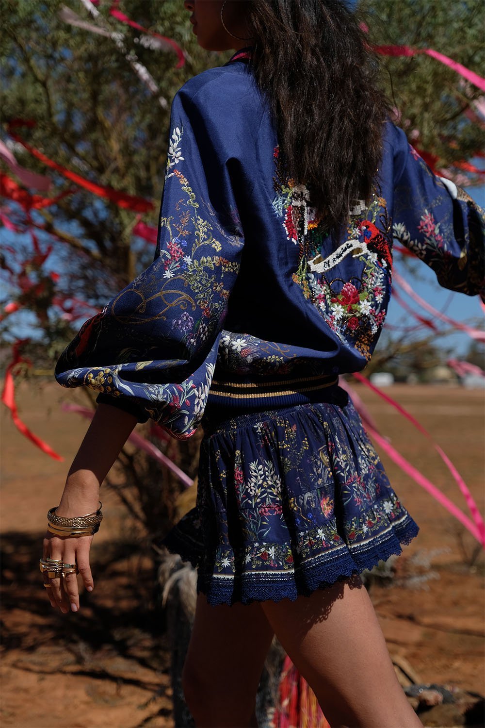 SHORT SHIRRED SKIRT WINGS IN ARMS