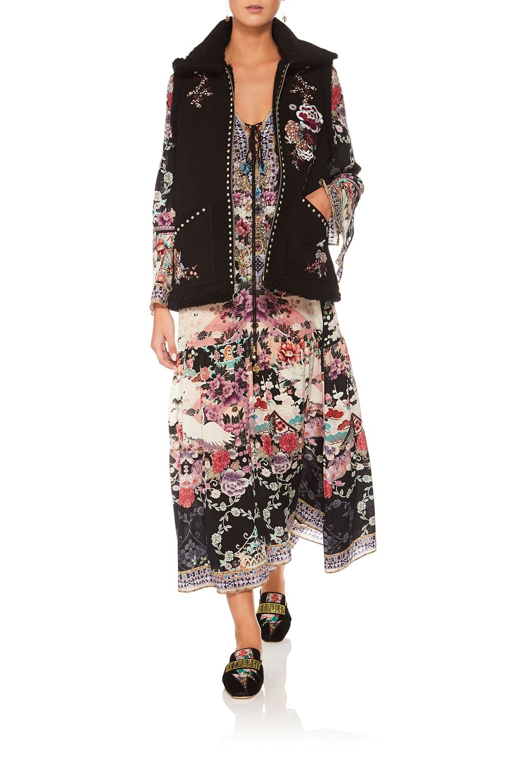 CAMILLA NIGHTS WITH HER SHEARLING WAISTCOAT W POCKETS