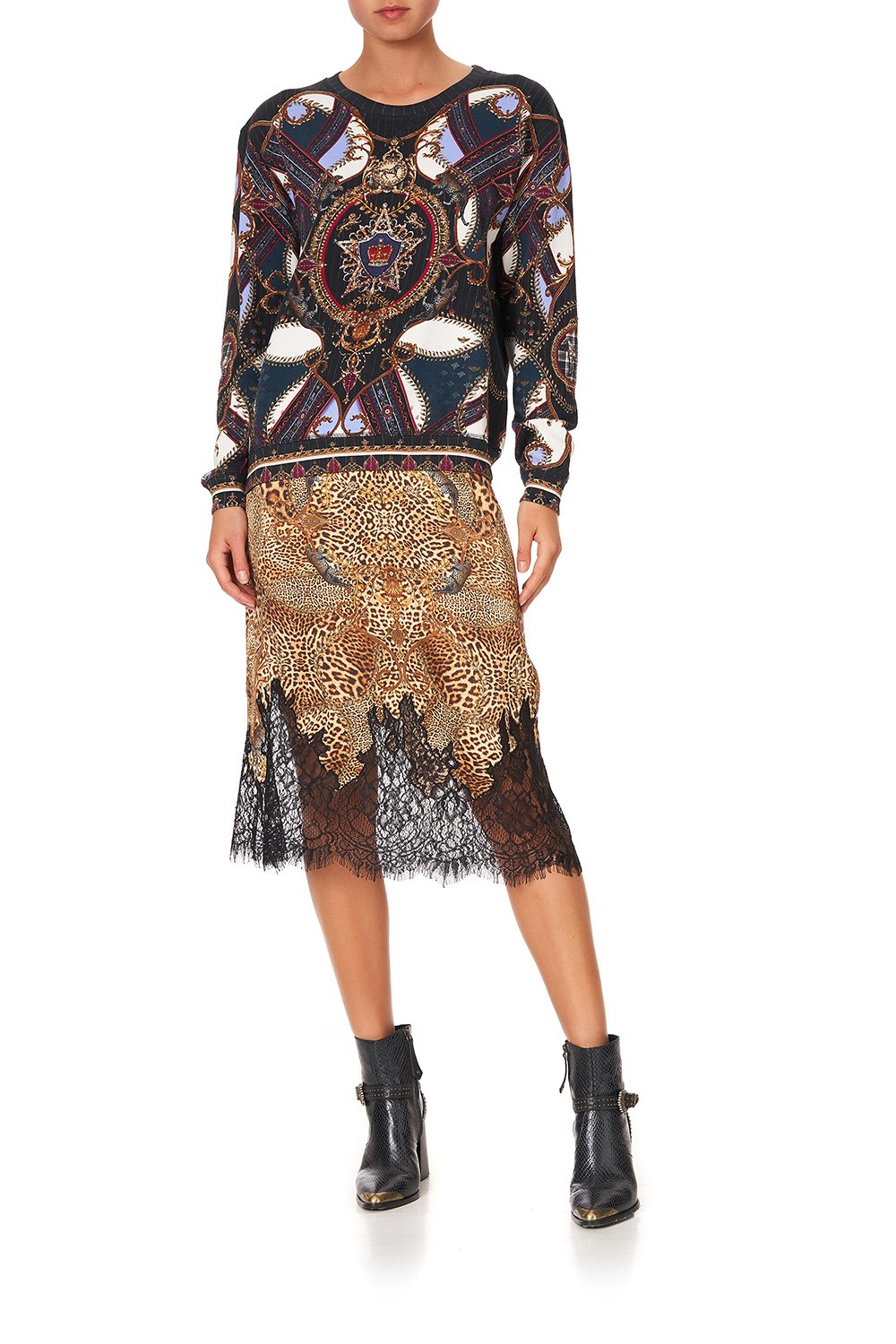 ROUND NECK SWEATER DINING HALL DARLING