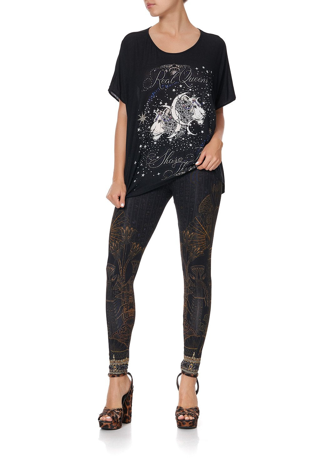 LOOSE FIT ROUND NECK TEE REAL QUEENS SHARE THEIR THRONES